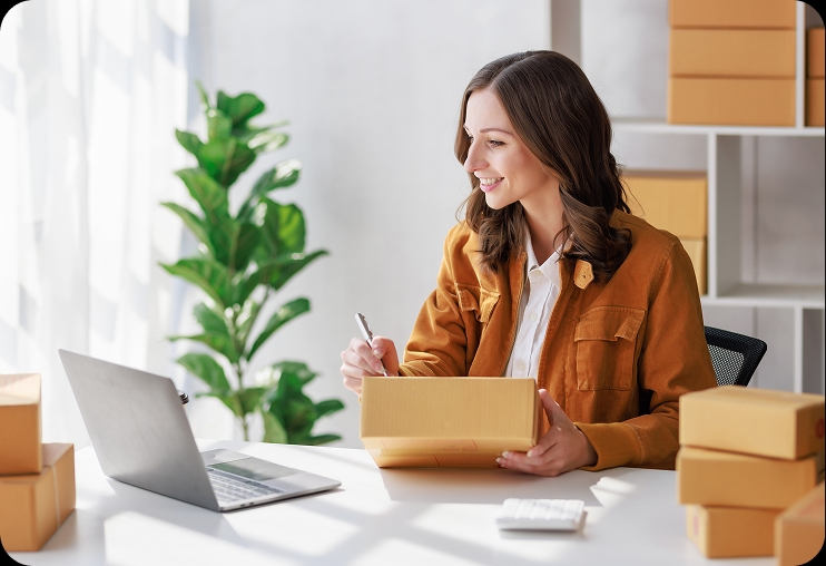 Mujer utilizando su notebook