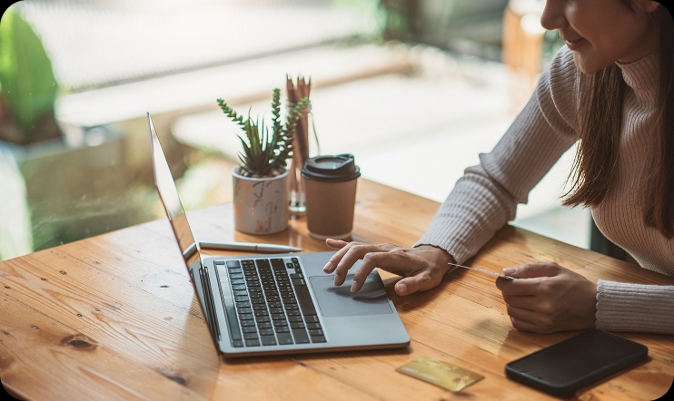 Mujer con computadora